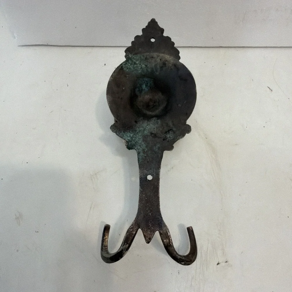 Decorative Silver Tone Metal Door Knob Style Wall Two Hook Robe Towel Holder